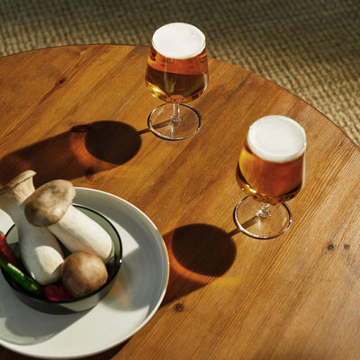 Two filled iittala Essence Beer Glasses on table