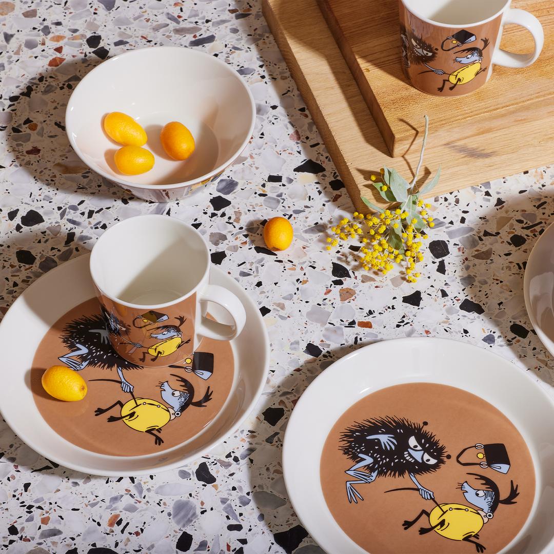 Arabia Moomin Plate - Stinky in Action – Touch of Finland Arabia Moomin Plate - Stinky in Action – Touch of Finland