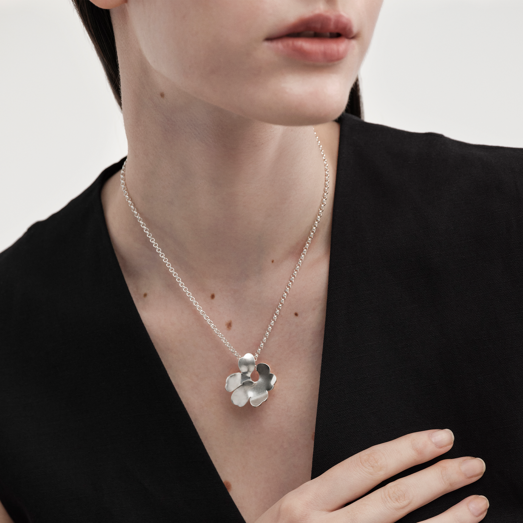 Kalevala x Marimekko Unikko Silver Necklace – Touch of Finland Kalevala x Marimekko Unikko Silver Necklace – Touch of Finland