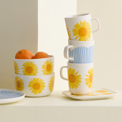 Marimekko Auringonkukka tableware display