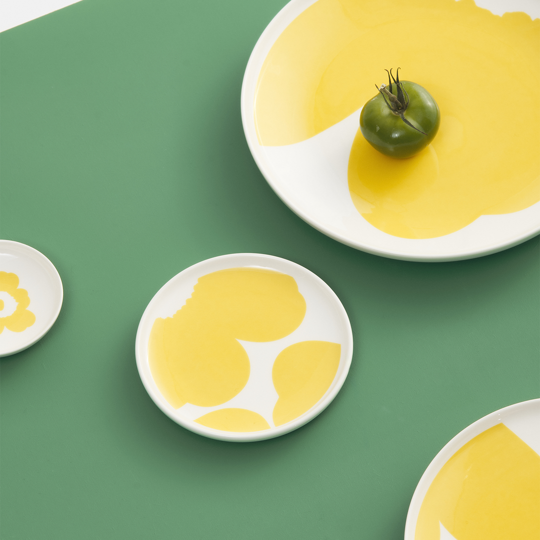 Marimekko Iso Unikko Small Plate, white/yellow – Touch of Finland