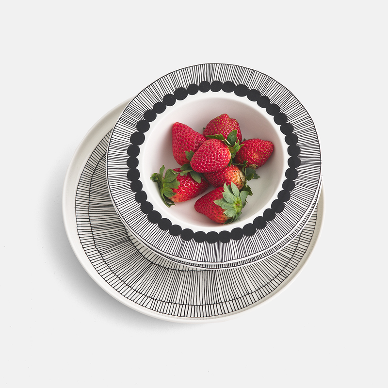strawberries in Marimekko Siirtolapuutarha Soup Bowl