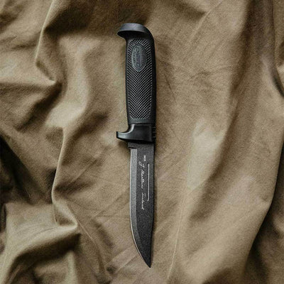 black rubber handle of Marttiini Condor Frontier