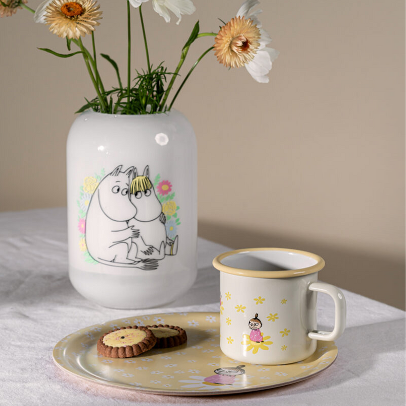 Moomin enamel mug Flowers lifestyle