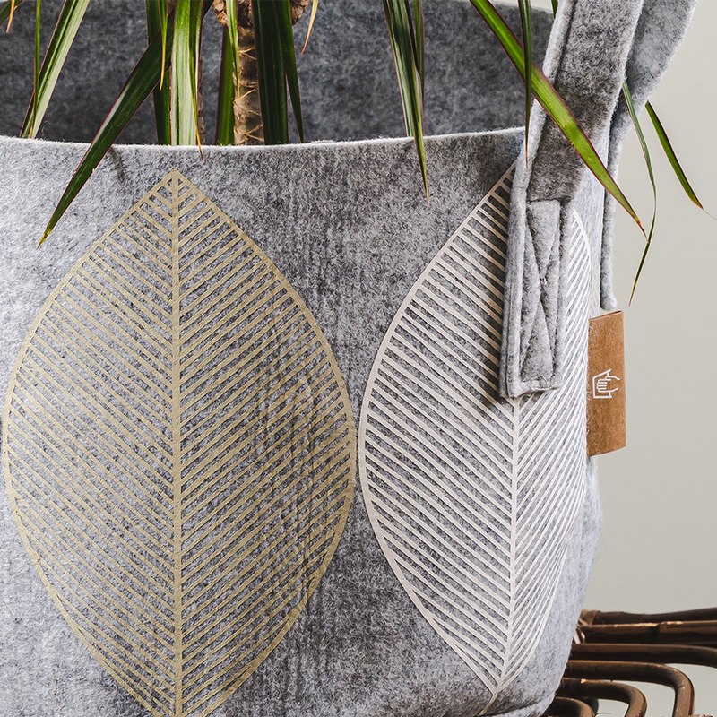 Muurla Leaf Storage Basket, light gray close up
