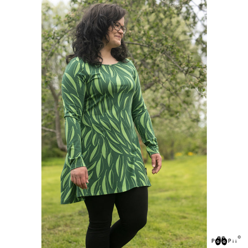 Woman in black pants wearing PaaPii Heija Tunic Flow