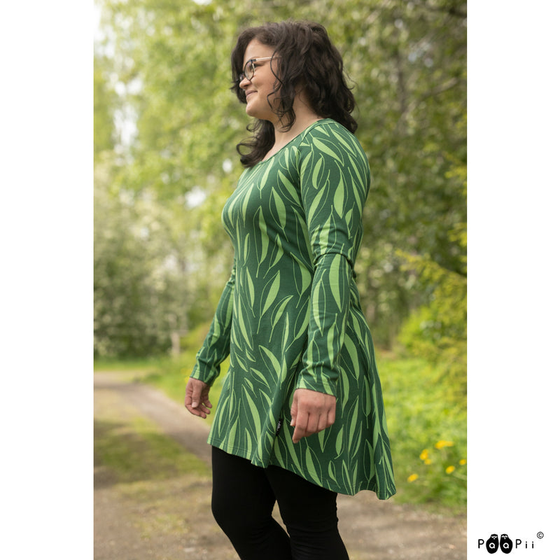 Side of woman wearing Heija Tunic Forest Flow
