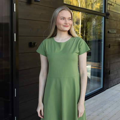 PaaPii Julia Dress, green lifestyle closeup