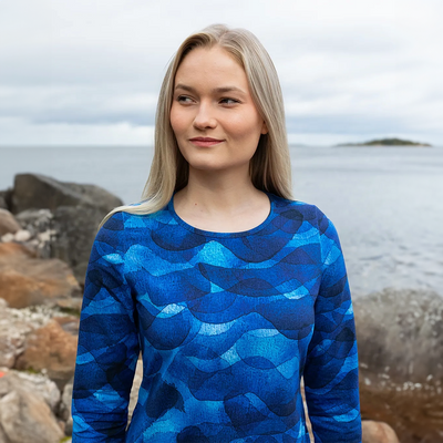 PaaPii Kannel Tunic - Swell, blue lifestyle closeup