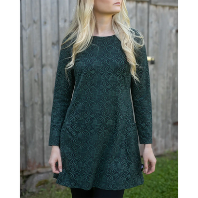 woman wearing PaaPii Kannel Tunic Looped with long sleeves