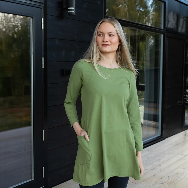 PaaPii Kannel Tunic, green lifestyle hand in pocket