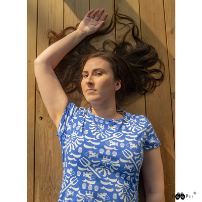 Woman laying on porch wearing Lyyra Ahti Tunic