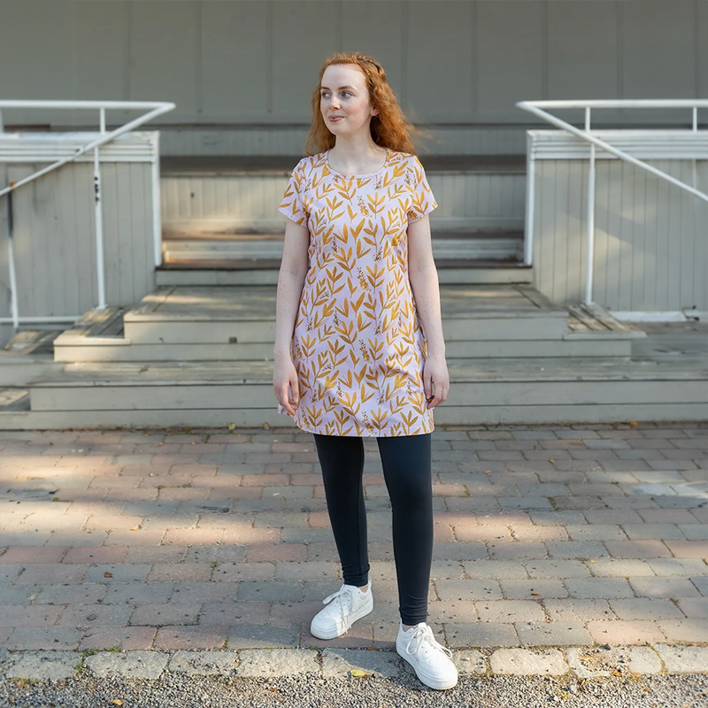 PaaPii Lyyra Tunic - Grasslands, red lifestyle full
