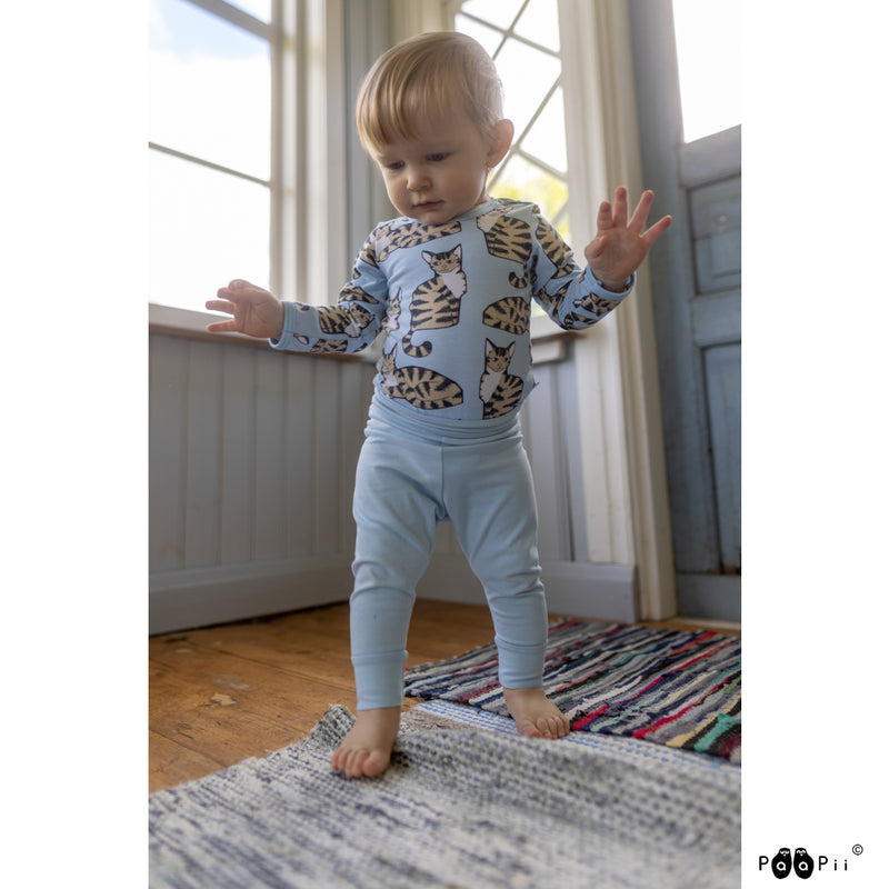 Toddler in blue pants and PaaPii Onesie Viiru blue