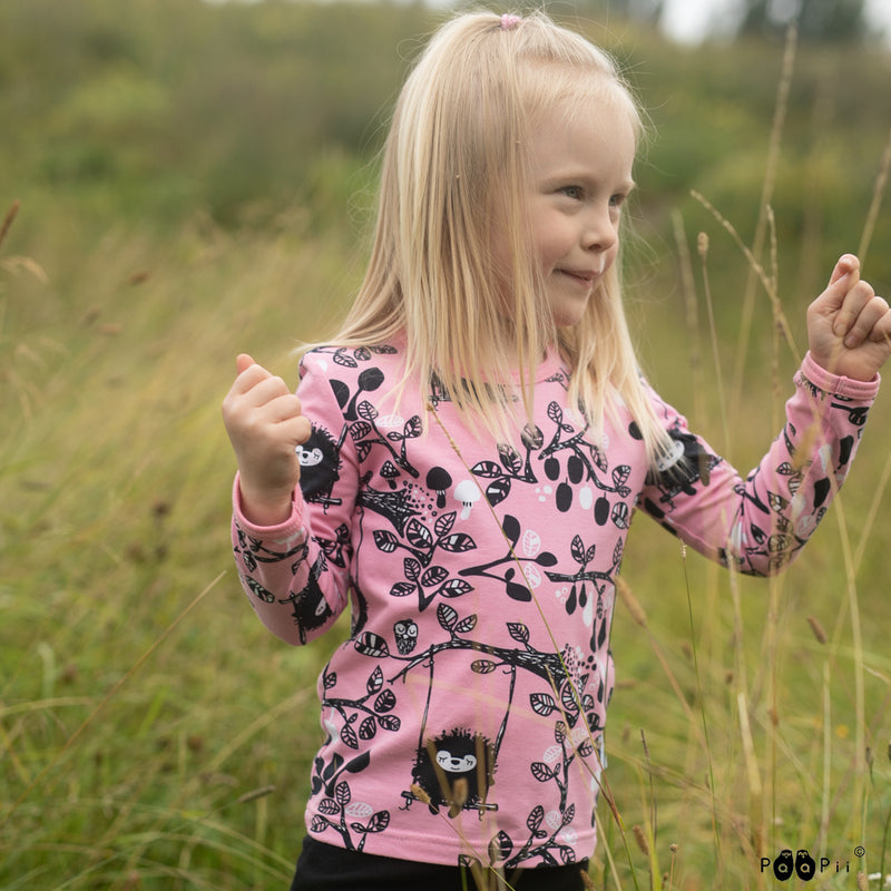 Siiri in the swings design on kids long sleeved shirt