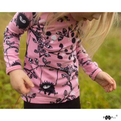 Child wearing PaaPii Uljas Kids Shirt Pink Siiri in the Swings