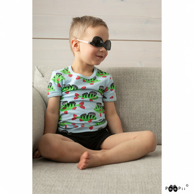 kid acting silly in Paapii visa perch shirt