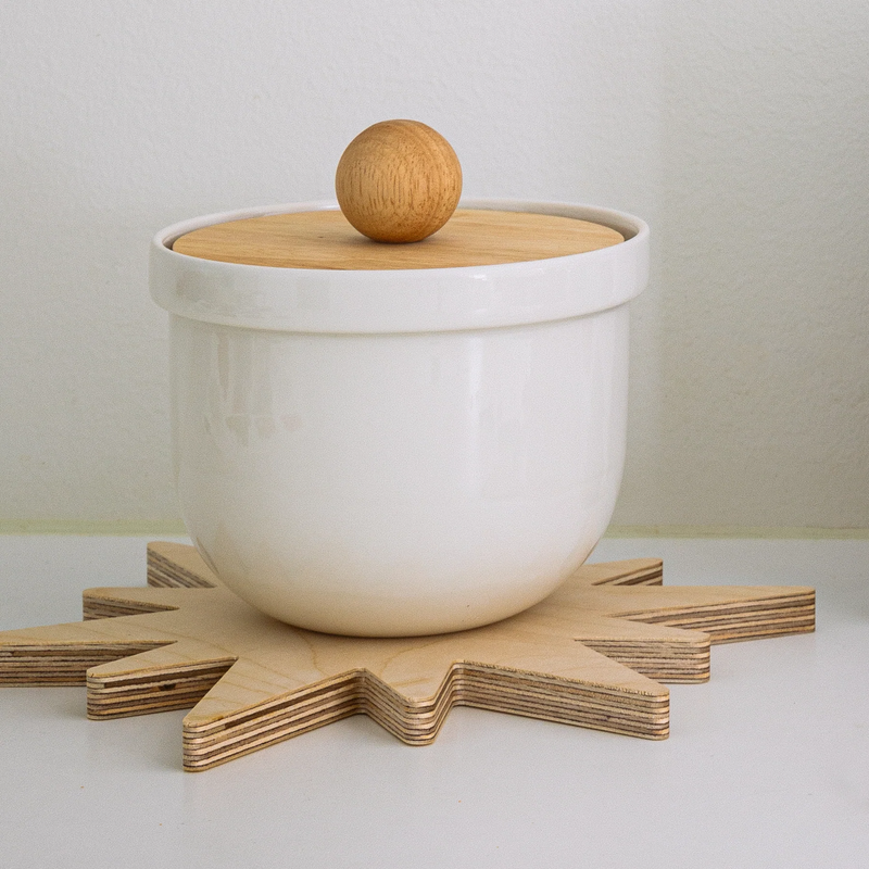 jar with lid on Pentik Tähtinen Birch Trivet