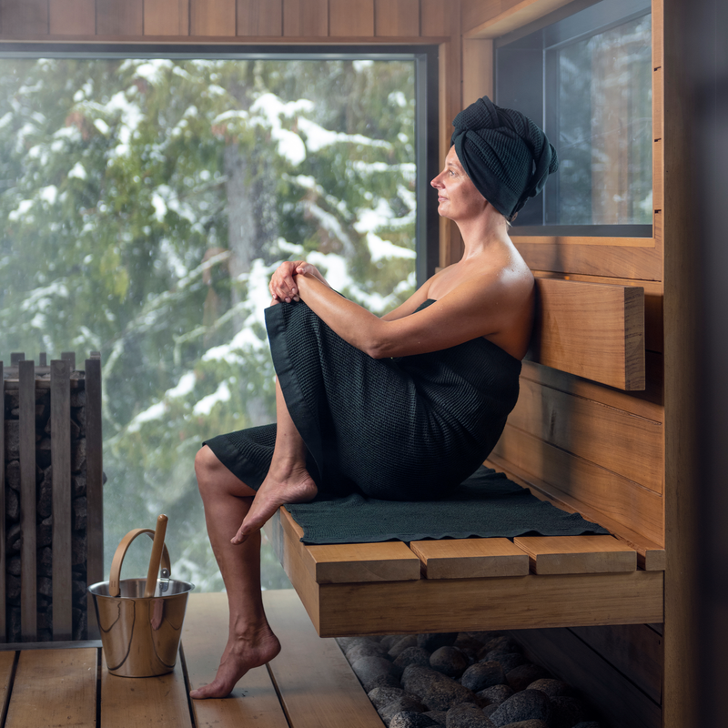 Woman enjoying sauna with Rento Kenno linens
