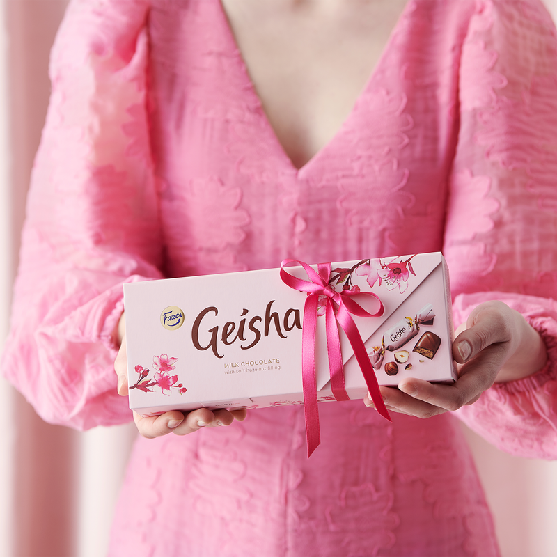 geisha chocolate box with ribbon
