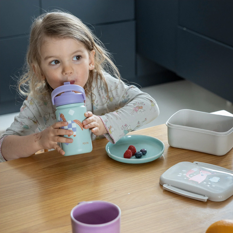 child using metsanvaki lunchbox