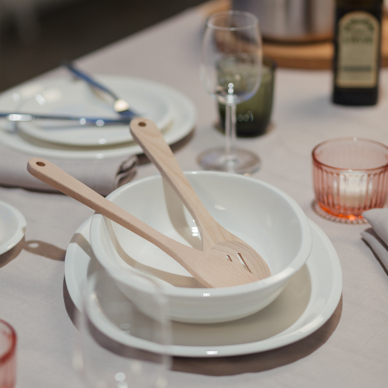 raami white dinnerware setting