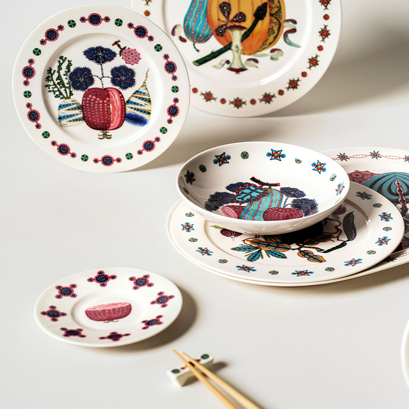 iittala Taika Sato dinnerware display