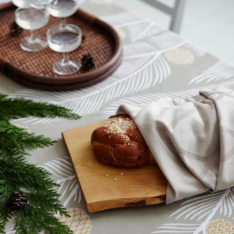 Finlayson Käpyset Table Runner lifestyle