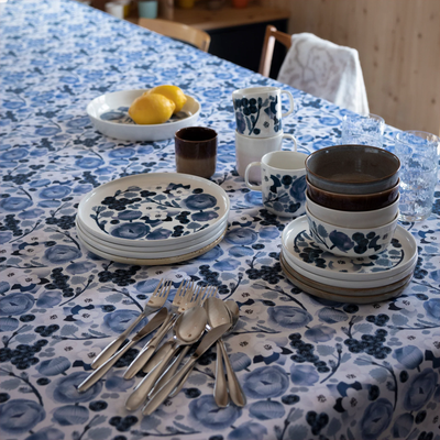 lapin kukka dishes on table