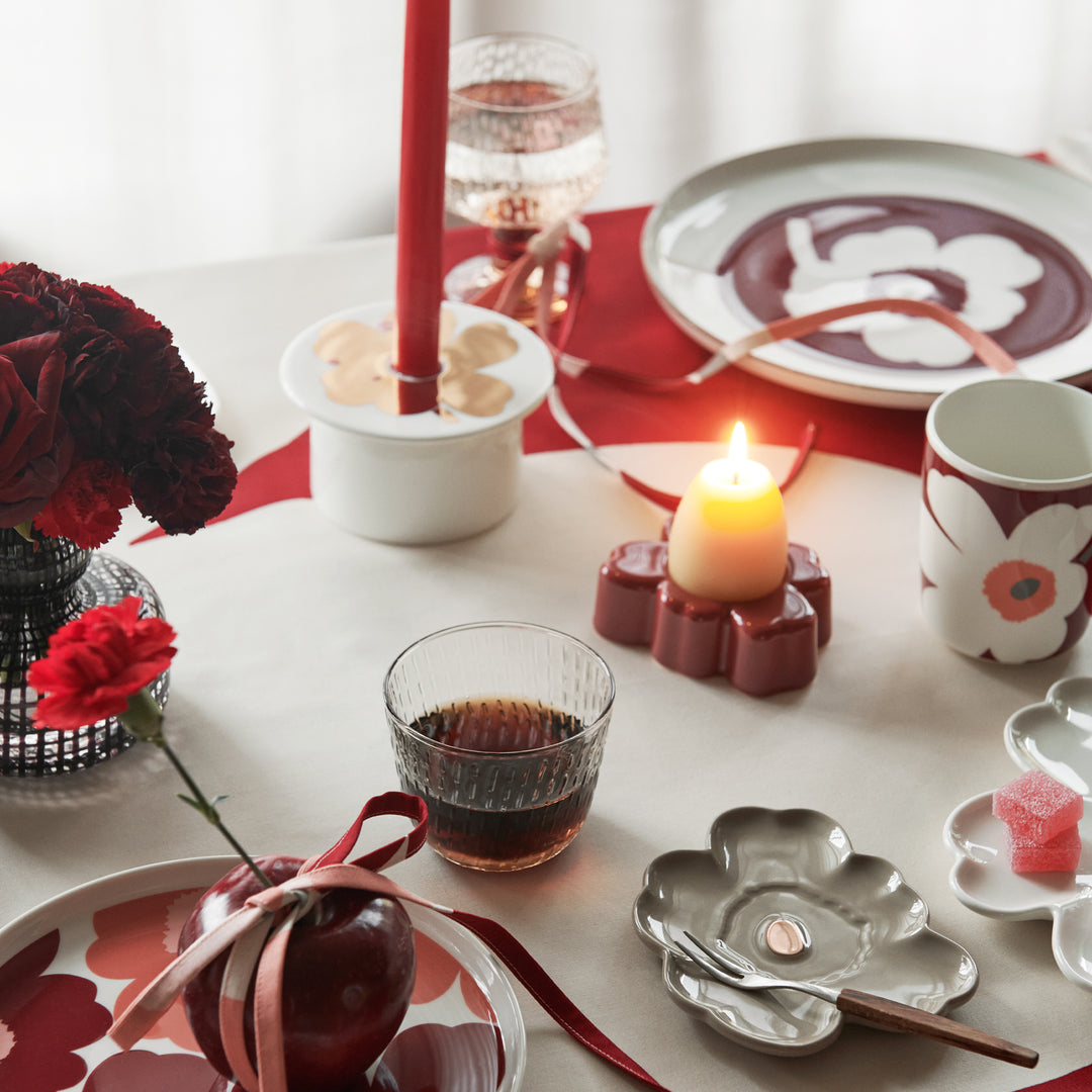 Marimekko Unikko Dinner Plate, white/dk.cherry – Touch of Finland