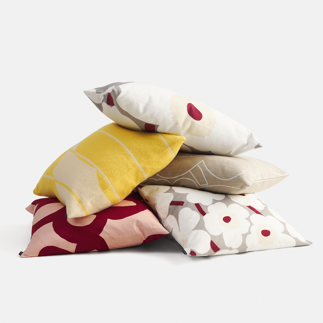 さぁmarimekko VIHKIRUUSU 枕カバーとムイヤ 生地 Marimekko Simons Cushion Covers Marimekko Vihkiruusu Cushion Cover