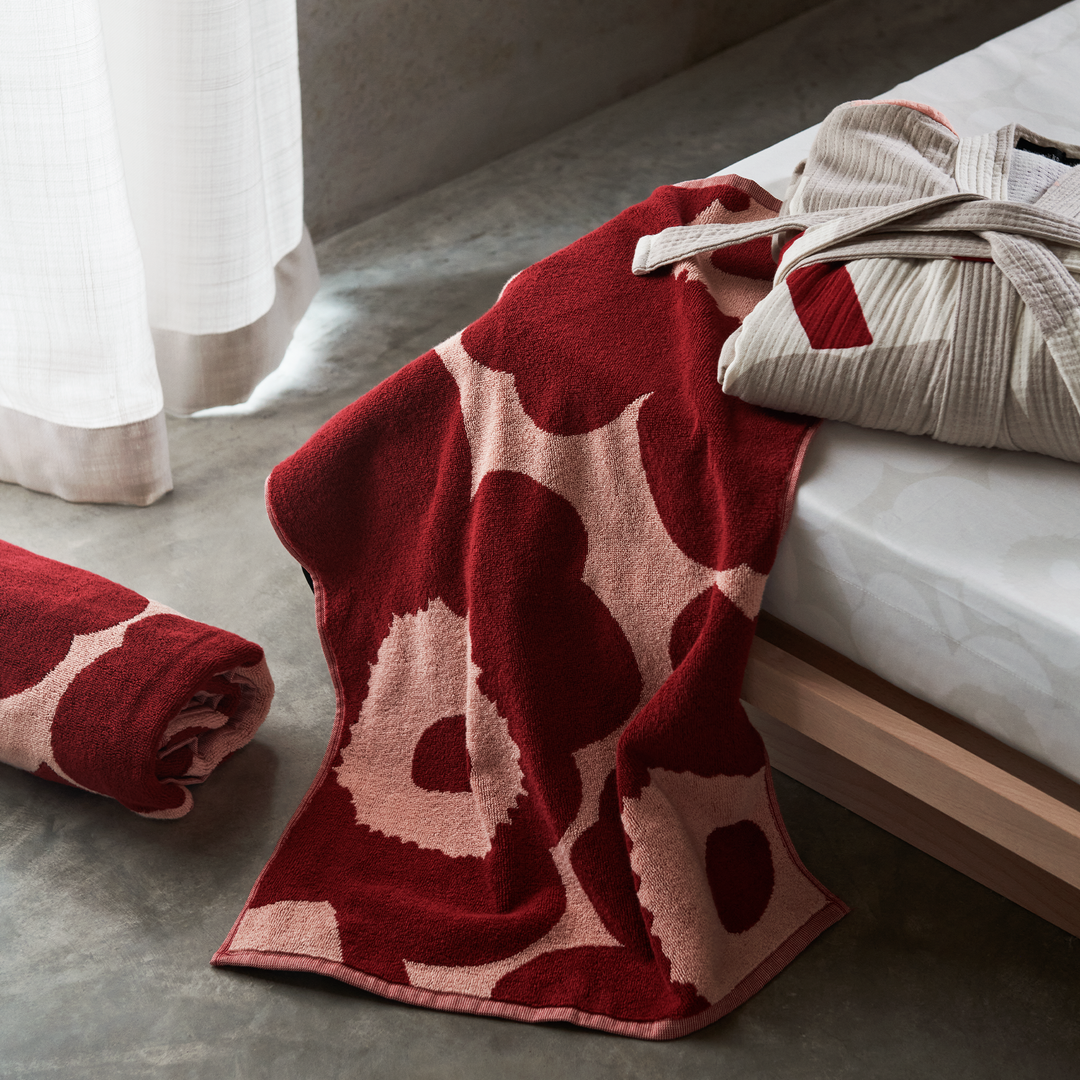Marimekko Unikko Hand Towel, pink/dk.cherry – Touch of Finland