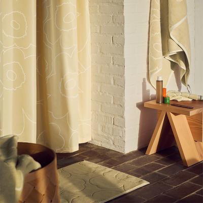  straw color bath decor