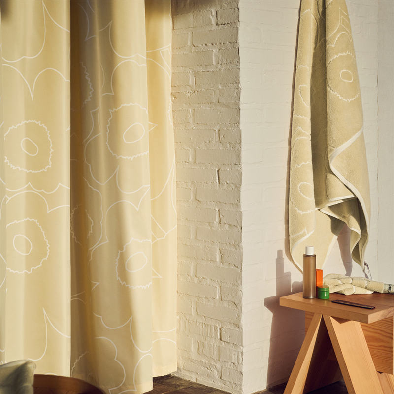 straw color bath linens