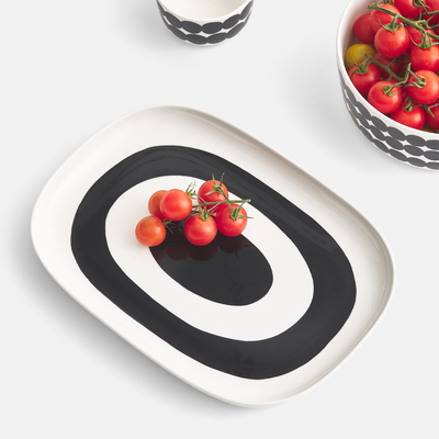 Marimekko Melooni Serving Dish with bunch of tomatoes