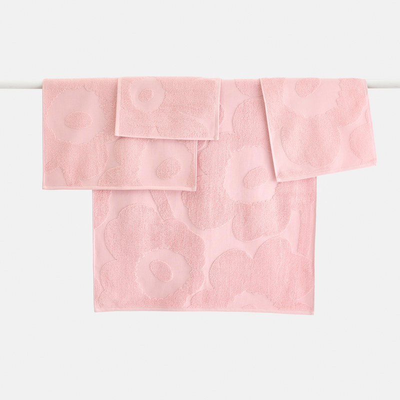 unikko bath towels powder pink on towel pole