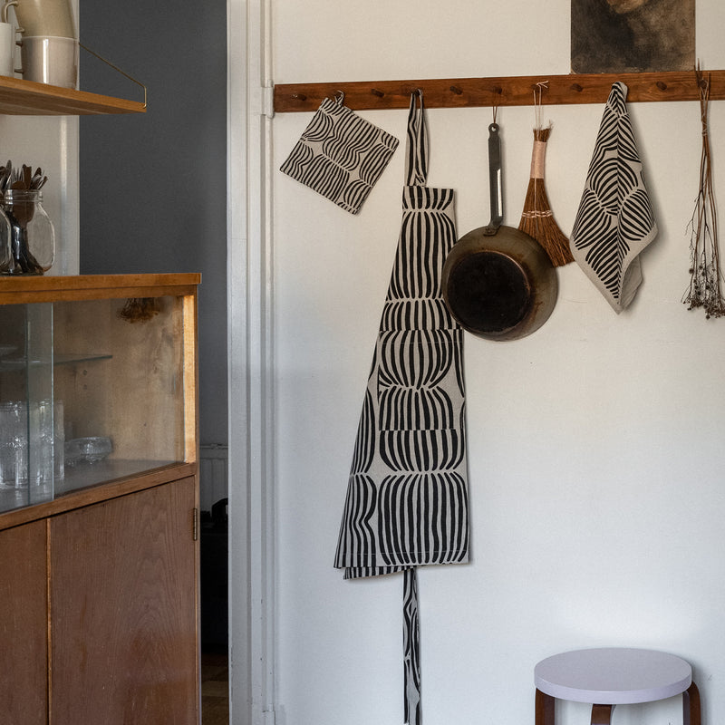 Pentik Black / Linen Vilja kitchen linens