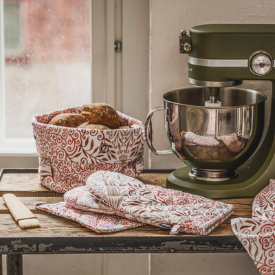 Vallila Kruununeilikka kitchen grouping on table with stand mixer