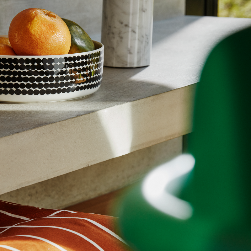 Marimekko Räsymatto Serving Bowl filled with oranges