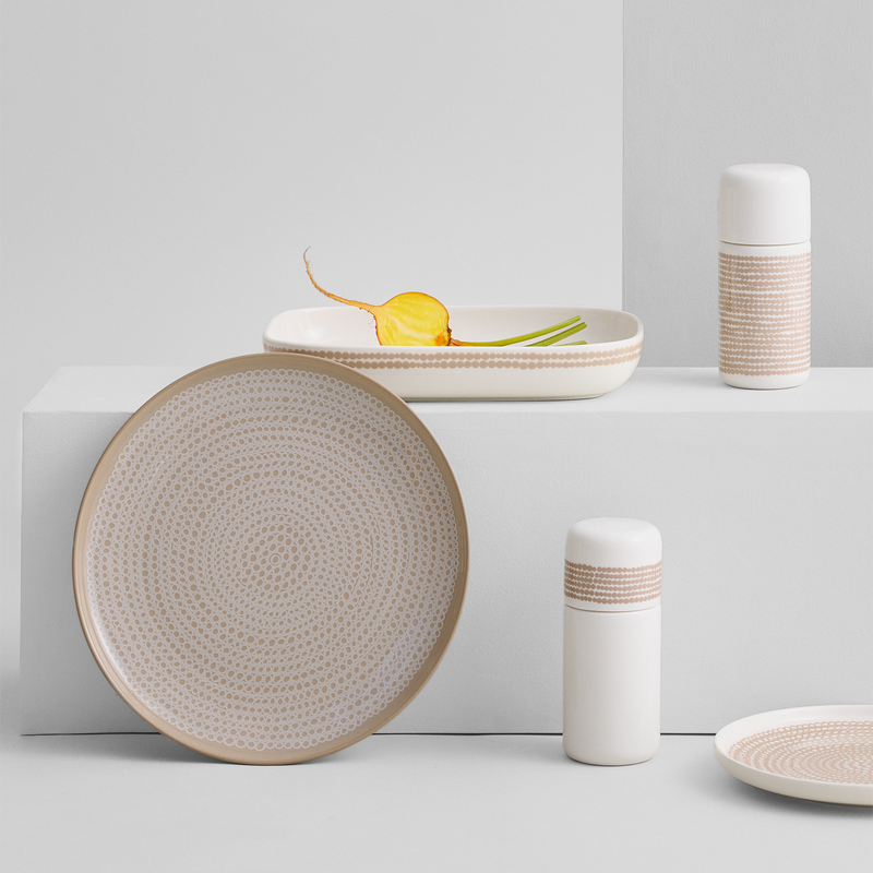 Display grouping of Marimekko white/clay Räsymatto dinnerware