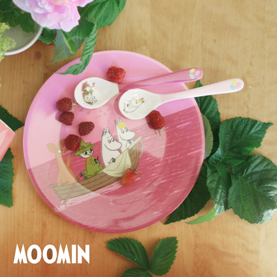 Raspberries on Rätt Start Moomin Friends Children's Plate