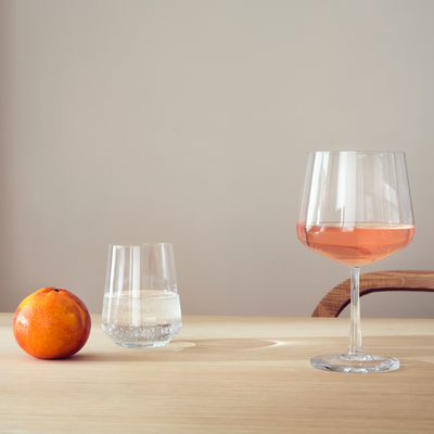 Filled iittala Essence Cocktail Glass next to essence tumbler on table