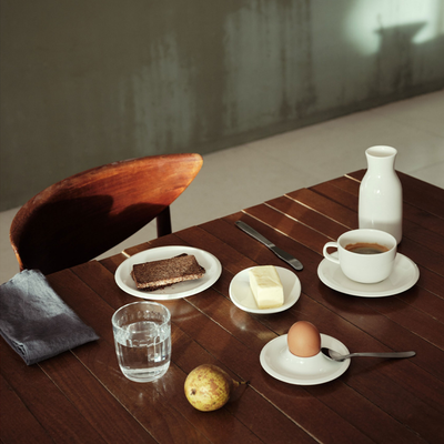 Table setting of Raami white dinnerware