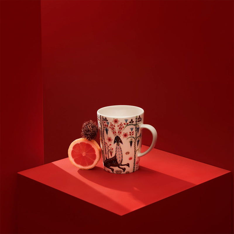 iittala Taika Siimes Mug on pedestal with blood orange background