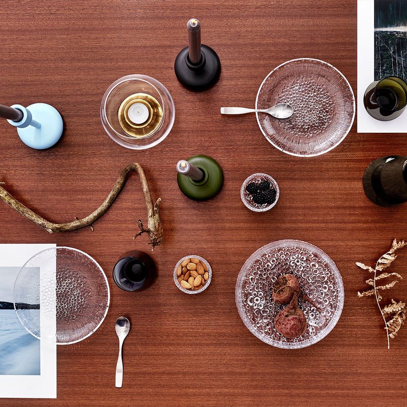 Table setting featuring Ultima Thule glassware plates and bowls