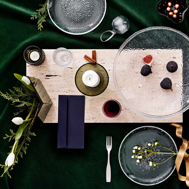 Table setting of Ultima Thule glass plates and centerpiece