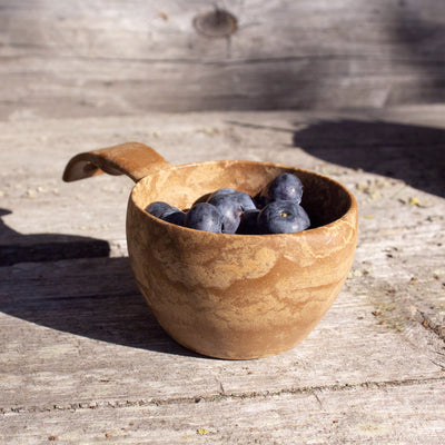 Kupilka Classic Cup, original holding blueberries