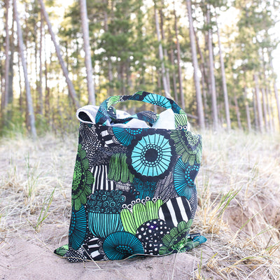 Marimekko Pieni Siirtolapuutarha Cotton Bag at beach 