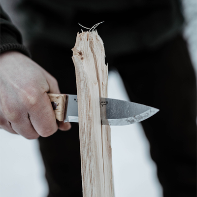 Using the Marttiini Tundra CB Knife to split firewood