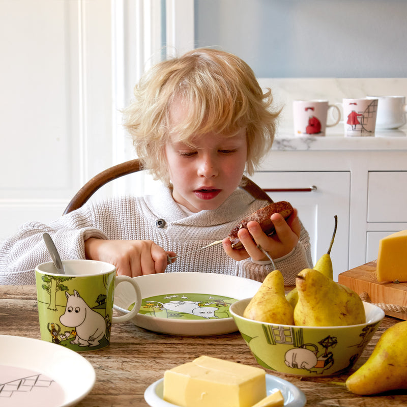 child using Arabia Moomin Bowl Moomintroll dinnerware while eating breakfast